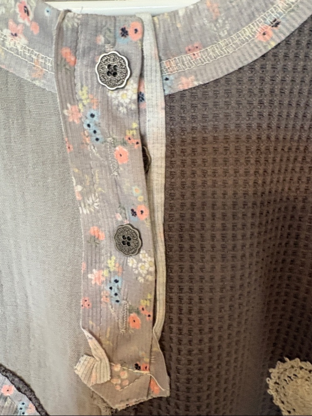 POL Grey Patchwork Floral-Trim Women's Henley Sweatshirt - Picture 4 of 11